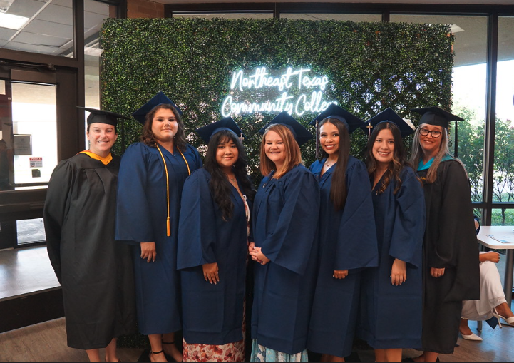 August 2026 MLT graduates with faculty